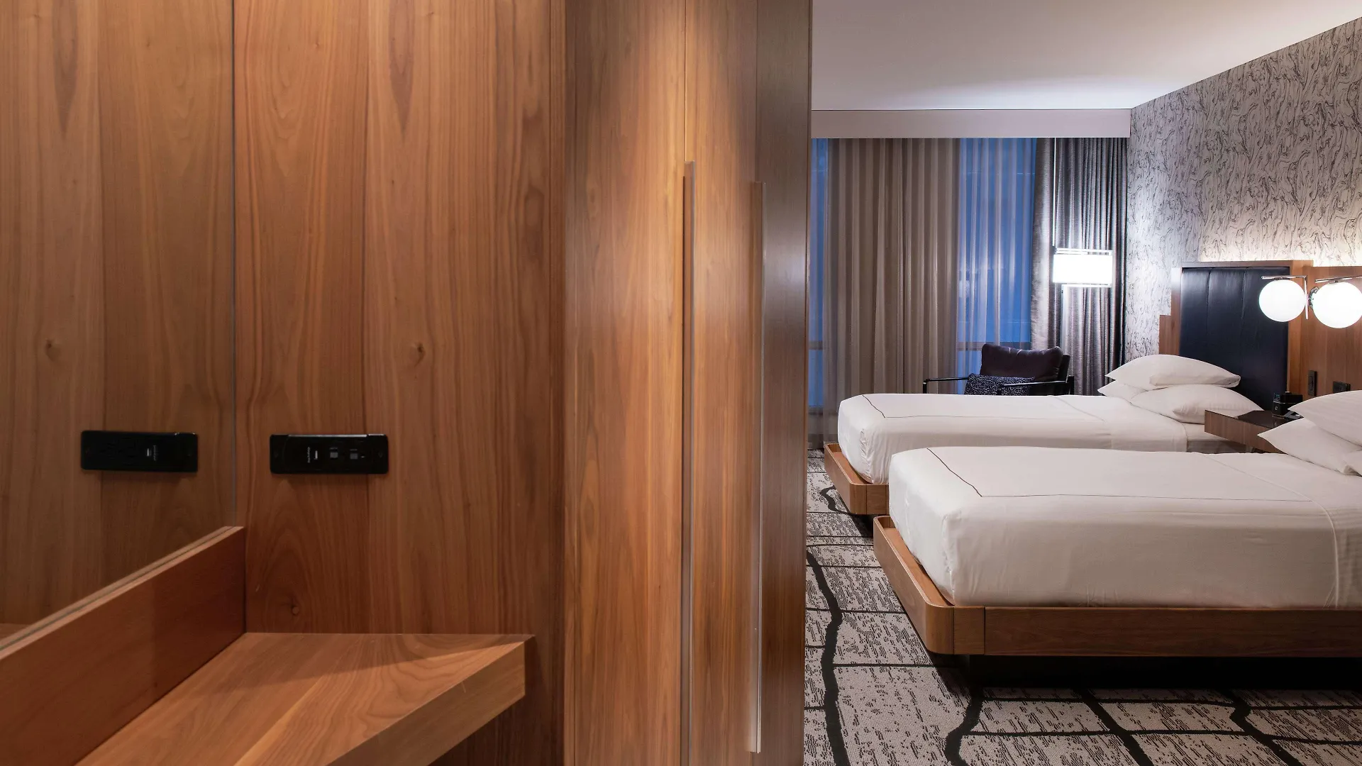 The Charter Hotel Seattle, Curio Collection By Hilton Seattle