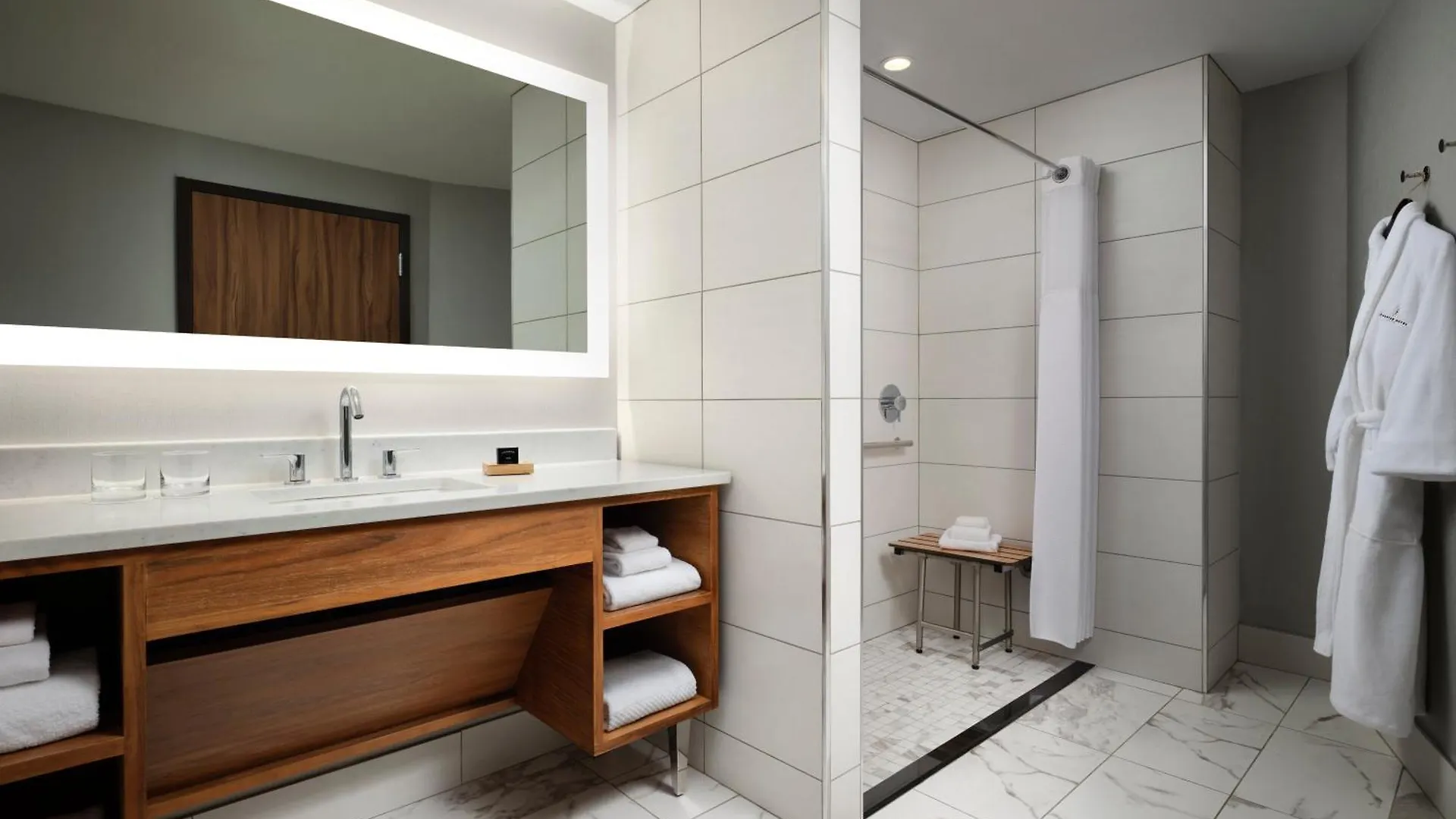 The Charter Hotel Seattle, Curio Collection By Hilton Seattle